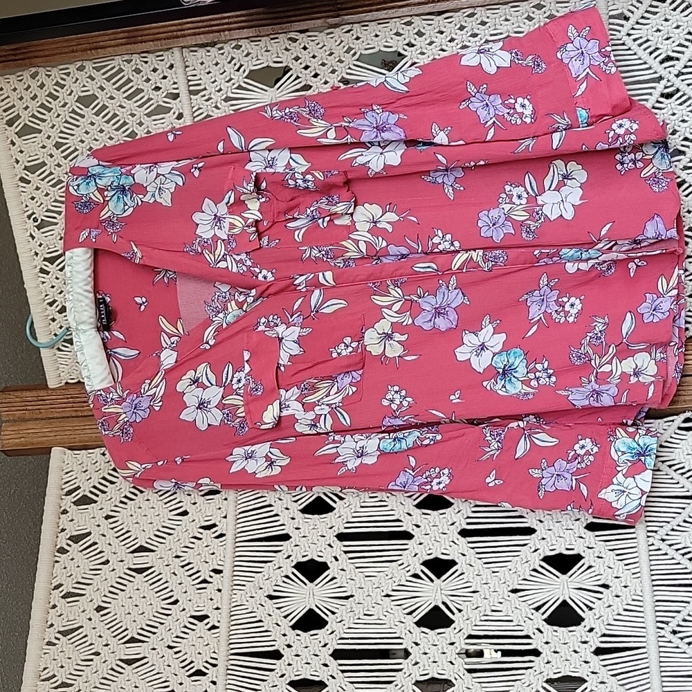 Ana PL floral blouse. Medium Rose color. Size PL. Long sleeve & tab button.